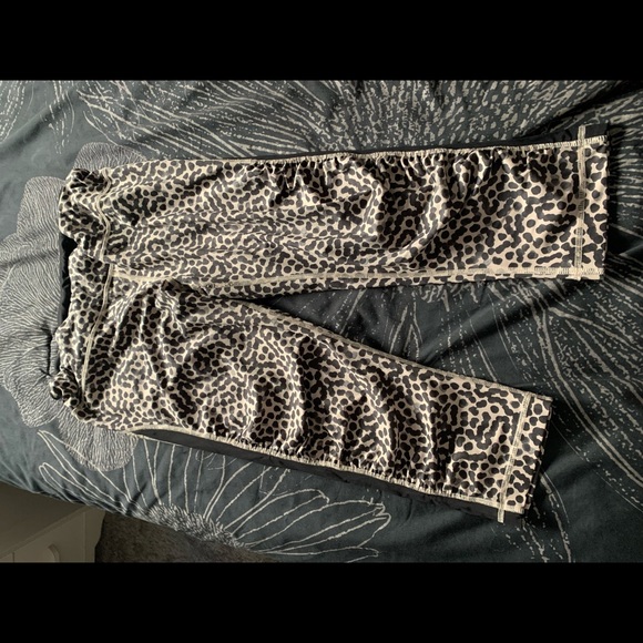 Lululemon capris - Picture 4 of 4